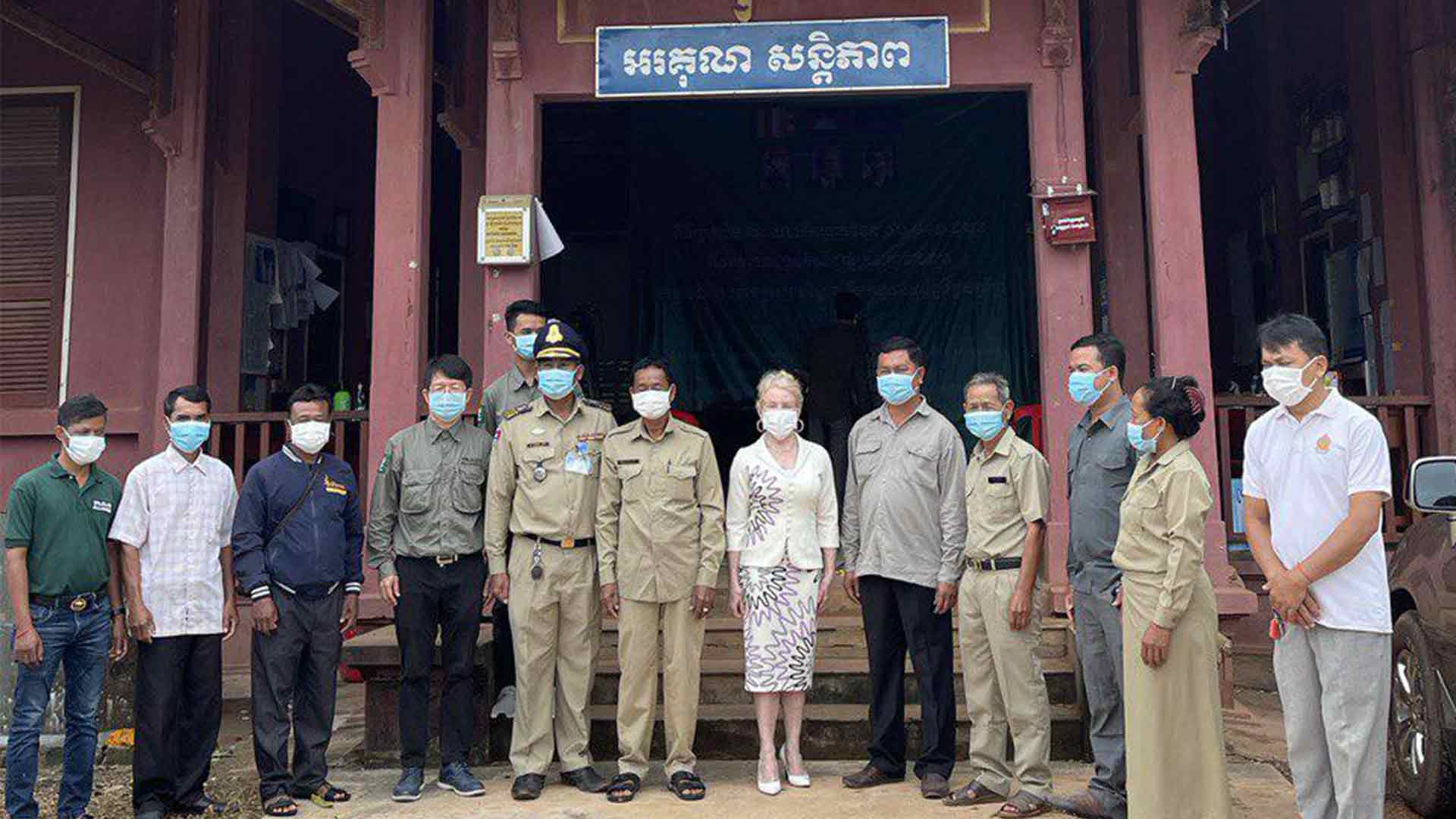 Suwanna Gauntlett and Wildlife Alliance meeting Sre Ambel